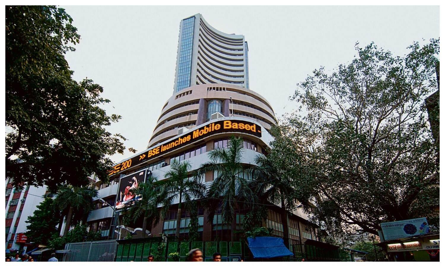 कमजोर वैश्विक संकेतों के बीच सेंसेक्स में 76.22 अंक की तेजी, 25,921 के ऊपर