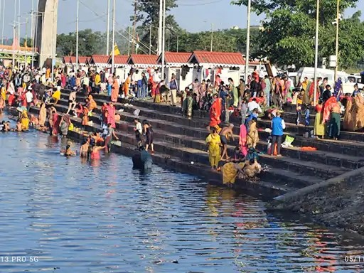 कार्तिक पूर्णिमा पर अमरकंटक में आस्था की डूबकी:श्रद्धालुओं ने नर्मदा तट पर किया पुण्य स्नान कार्तिक पूर्णिमा पर अमरकंटक में आस्था की डूबकी:श्रद्धालुओं ने नर्मदा तट पर किया पुण्य स्नान