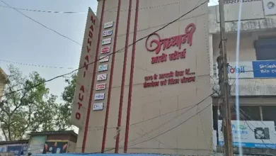 दुर्ग के ऑटो दुकान में 40 हजार की चोरी VIDEO:कूलर के सहारे चढ़ा चोर, CCTV का केबल काटा, एक कैमरे में वारदात रिकॉर्ड