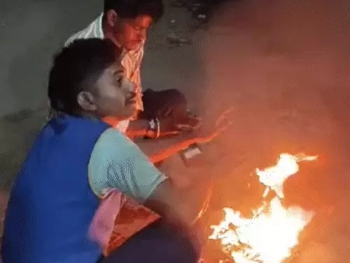 बिलासपुर-जशपुर समेत 5 जिलों में शीतलहर का यलो अलर्ट:रायगढ़ में ठिठुरन, 9 जगहों पर अलाव की व्यवस्था, गर्म कपड़ों के बाजार में बढ़ी भीड़