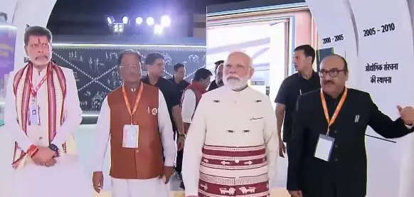 पीएम मोदी ने छत्तीसगढ़ स्थापना की रजत जयंती समारोह का किया शुभारंभ, खुली गाड़ी से आम जनता का किया अभिवादन पीएम मोदी ने छत्तीसगढ़ स्थापना की रजत जयंती समारोह का किया शुभारंभ, खुली गाड़ी से आम जनता का किया अभिवादन
