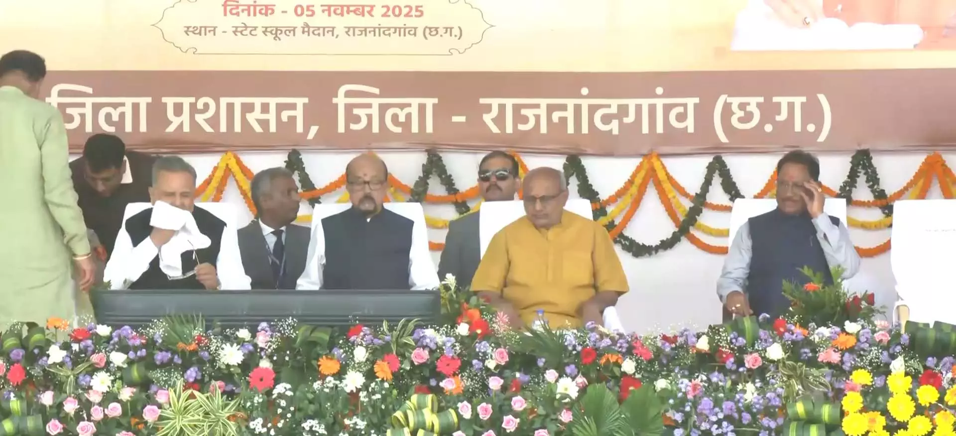 लखपति दीदी सम्मलेन में शामिल हुए उपराष्ट्रपति सीपी राधाकृष्णन, जारी की महतारी वंदन योजना की की 21वीं किश्त