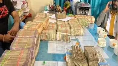 कार के गैस चैम्बर में छिपाकर ले जा रहे थे करोड़ों कैश, बालोद पुलिस ने नगदी समेत दो लोगों को लिया हिरासत में