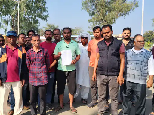 फुटपाथ कारोबारियों में हड़कंप: नोटिस के बाद बंद हुआ व्यवसाय, सही जानकारी न मिलने पर नाराजगी बढ़ी