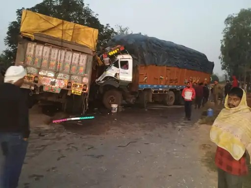 नेशनल हाईवे 43 में ट्रेलर-ट्रक की भिड़ंत, 2 की मौत:घंटों बंद रहा अंबिकापुर-मनेंद्रगढ़ मुख्य मार्ग, केबिन में फंसा रहा शव; 2 अन्य घायल नेशनल हाईवे 43 में ट्रेलर-ट्रक की भिड़ंत, 2 की मौत:घंटों बंद रहा अंबिकापुर-मनेंद्रगढ़ मुख्य मार्ग, केबिन में फंसा रहा शव; 2 अन्य घायल