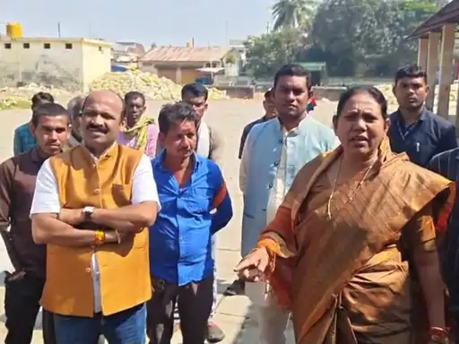 विधायक सावित्री मडावी ने धान खरीदी केंद्र का निरीक्षण किया:अव्यवस्था पर अधिकारियों को फटकारा, 25 केंद्रों पर खरीदी शुरू नहीं