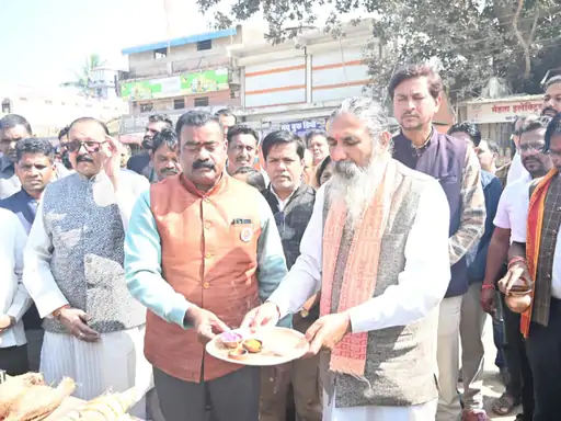 केशकाल की जर्जर सड़क का होगा फिर निर्माण:सांसद भोजराज नाग ने किया भूमिपूजन; गड्ढे-धूल-हादसे से मिलेगी आजादी