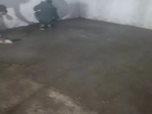 ग्रामीण बोले-ठेकेदारों ने बाहरी दीवारों की पुताई कर निकाले पैसे:गरियाबंद में चंदा लेकर अधूरे सरकारी स्कूल भवनों को पूरा कर रहे, DEO बोले-जांच कराएंगे