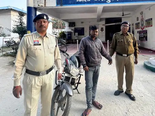 जशपुर में युवती से दो बार दुष्कर्म, आरोपी गिरफ्तार:लिफ्ट के बहाने दिया वारदात को अंजाम, न्यायिक रिमांड पर भेजा जेल