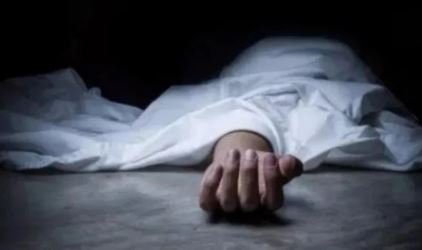 CG Crime: पत्नी ने पति की हत्या कर सूटकेस में छिपाया शव, घर से बदबू आने पर ऐसे हुआ खुलासा CG Crime: पत्नी ने पति की हत्या कर सूटकेस में छिपाया शव, घर से बदबू आने पर ऐसे हुआ खुलासा