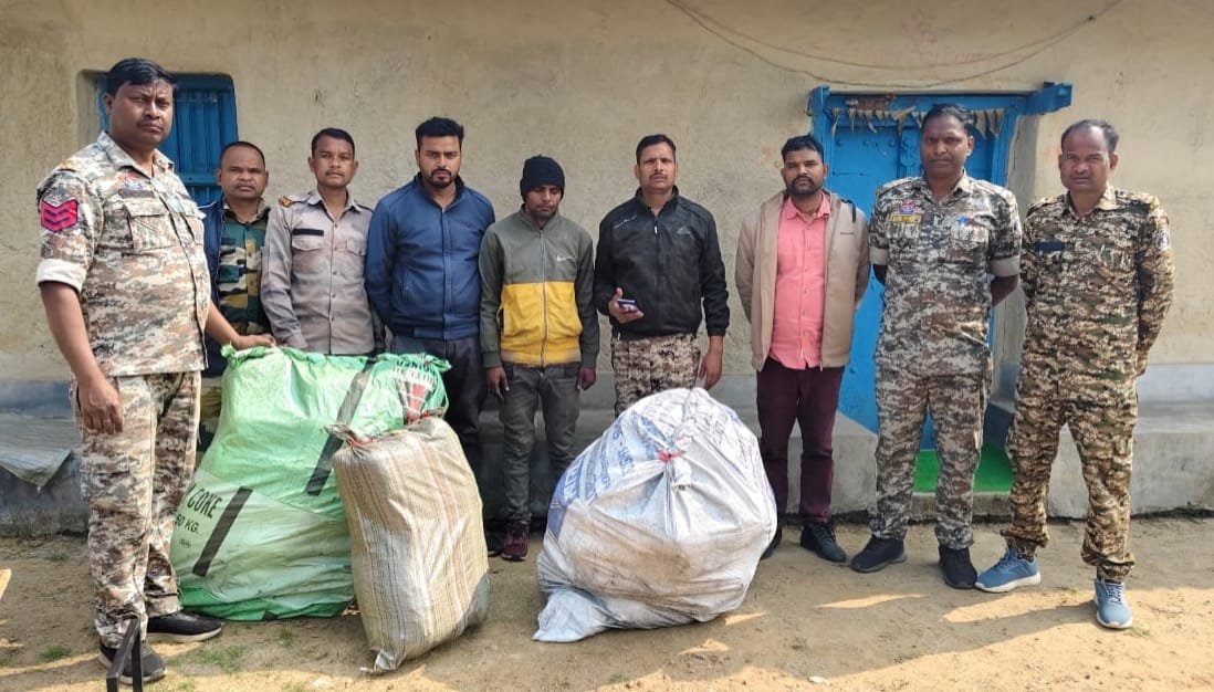 फिल्मी स्टाइल में चली पुलिस की रेड! ट्रैक्टर की ट्रॉली से निकला 117 किलो गांजा, तस्कर गिरफ्तार! फिल्मी स्टाइल में चली पुलिस की रेड! ट्रैक्टर की ट्रॉली से निकला 117 किलो गांजा, तस्कर गिरफ्तार!