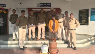 सूरजपुर: बंद घर का ताला तोड़कर गैस सिलेंडर और कुकर चोरी, भटगांव पुलिस ने आरोपी को पकड़ा