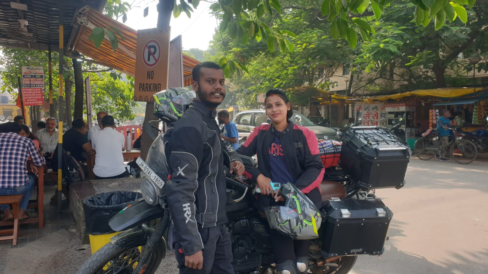 झारखंड के नवदंपति की 3500 किमी की बाइक यात्रा चर्चा में, रोमांच और आत्मनिर्भरता का अनोखा संदेश