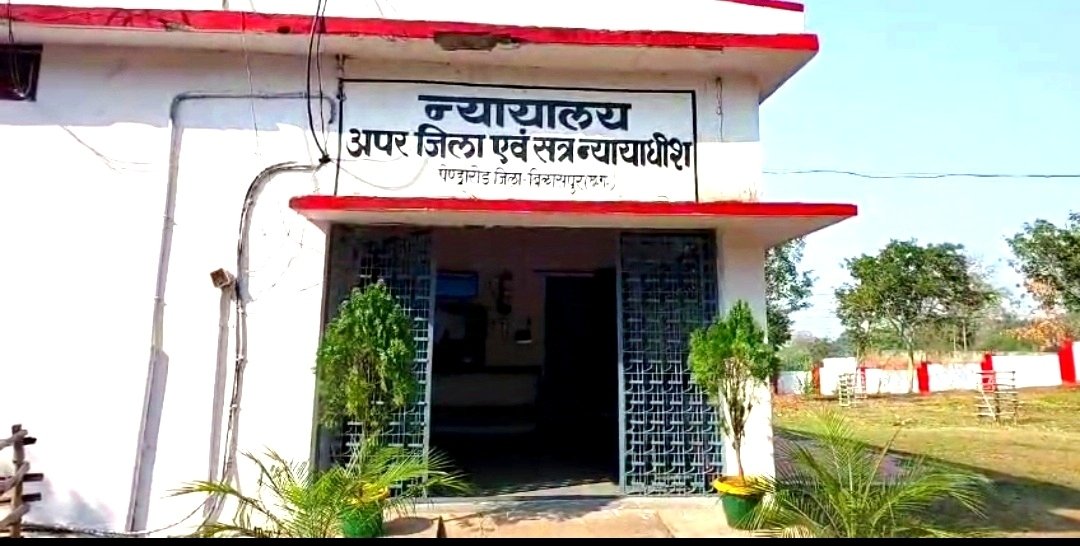 डोंगरीटोला हत्या केस में फैसला — सबूतों के आधार पर कोर्ट ने आरोपी पति को ठहराया दोषी, सुनाई उम्रकैद की सजा डोंगरीटोला हत्या केस में फैसला — सबूतों के आधार पर कोर्ट ने आरोपी पति को ठहराया दोषी, सुनाई उम्रकैद की सजा