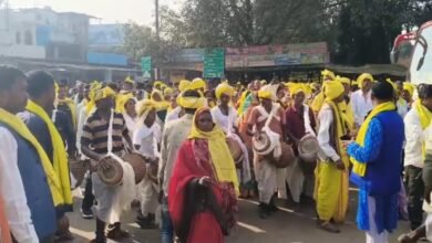 विधायक के समर्थन में आदिवासी समाज लामबंद, वाड्रफनगर में निकली हजारों की संख्या मे विशाल रैली।