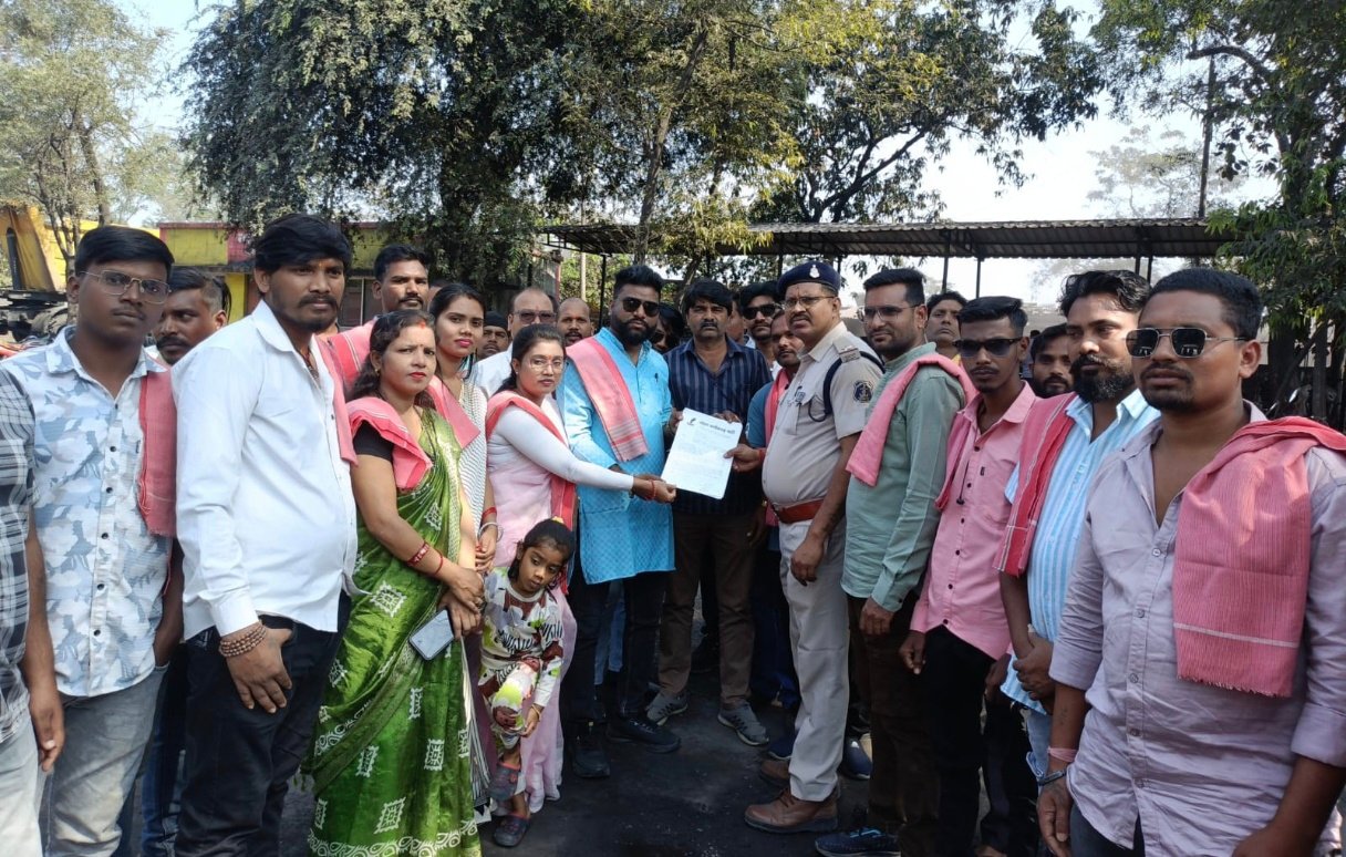 छत्तीसगढ़ महतारी के अपमान पर JCP के कार्यकर्ताओं ने दीपका थाना में सौंपा ज्ञापन, दोषियों पर FIR दर्ज करने की मांग