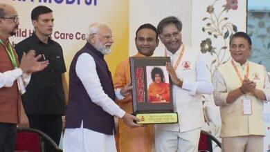पीएम मोदी ने श्री सत्य साईं हॉस्पिटल में दिल की बीमारी से ठीक हुए बच्चों से की ‘दिल की बात’… देखें तस्वीरें