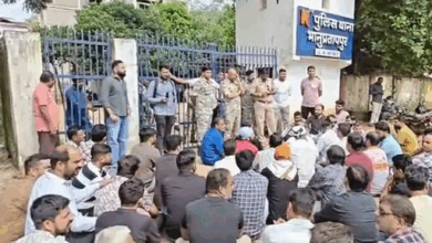सिंधु समाज ने विरोध प्रदर्शन किया, दुकानें बंद रखीं:इष्टदेव पर टिप्पणी के विरोध में भानुप्रतापपुर थाने में शिकायत दर्ज