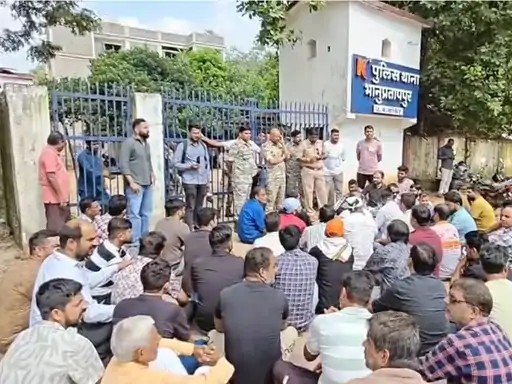 सिंधु समाज ने विरोध प्रदर्शन किया, दुकानें बंद रखीं:इष्टदेव पर टिप्पणी के विरोध में भानुप्रतापपुर थाने में शिकायत दर्ज