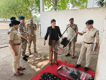 SP भावना गुप्ता ने रक्षित केंद्र का निरीक्षण किया:यातायात, एमटी उपकरणों की स्थिति का जायजा लिया