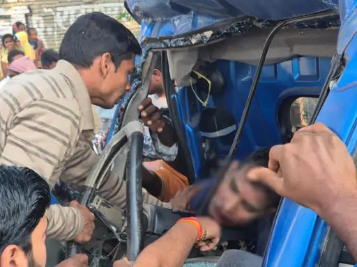 सारंगढ़ में पिकअप-हाइवा भिड़ंत, 2 की मौत:टेंट हाउस संचालक और एक महिला ने गंवाई जान, 2 घायल