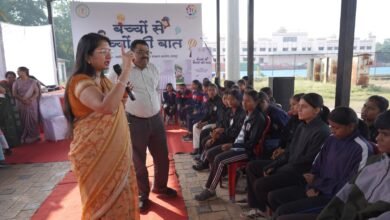 दो दिन में फुटबाल ग्राऊंड में गोलपोस्ट लग जाना चाहिए और बच्चों को जूते मिल जाना चाहिए
