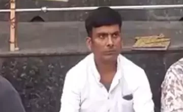 अमित बघेल की गिरफ्तारी को लेकर युवक धरने पर बैठा:रायगढ़ में अग्रवाल-समाज ने की थी FIR की मांग,समझाइश पर 6 घंटे में आंदोलन खत्म