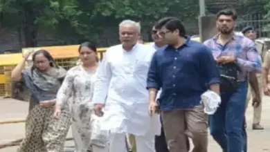 बेटे से मिलने सेंट्रल जेल पहुंचे पूर्व CM भूपेश बघेल:पूरा परिवार साथ में, 3 महीने से जेल में बंद है चैतन्य बघेल