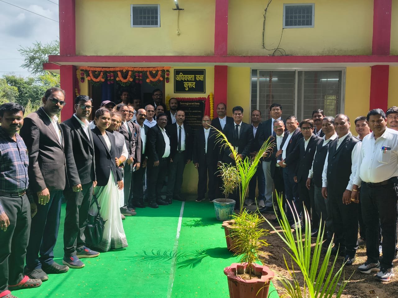 कुरुद के नवीन अधिवक्ता कक्ष का मुख्य न्यायमूर्ति रमेश सिन्हा ने किया लोकार्पण