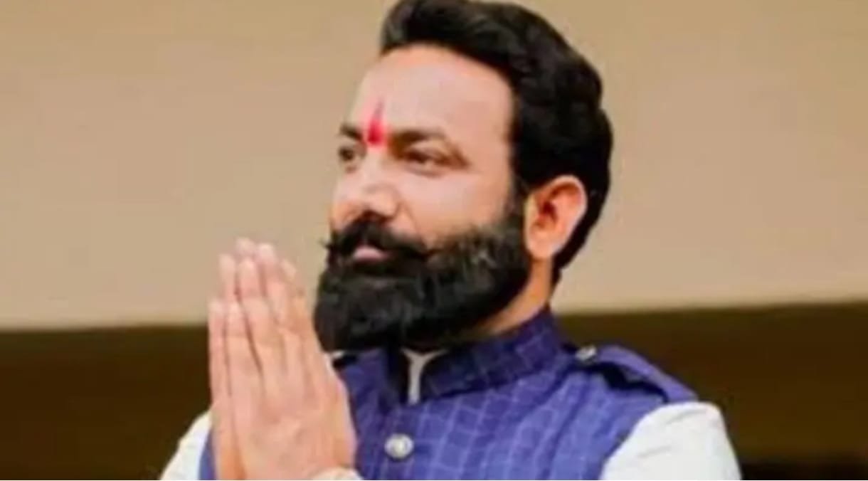 Breaking : छत्तीसगढ़ पुलिस को मिली बड़ी सफलता, सूदखोरी के आरोप में फरार चल रहे वीरेंद्र तोमर को ग्वालियर में दबोचा