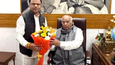 पीसीसी अध्यक्ष दीपक बैज ने मल्लिकार्जुन खड़गे से की मुलाकात