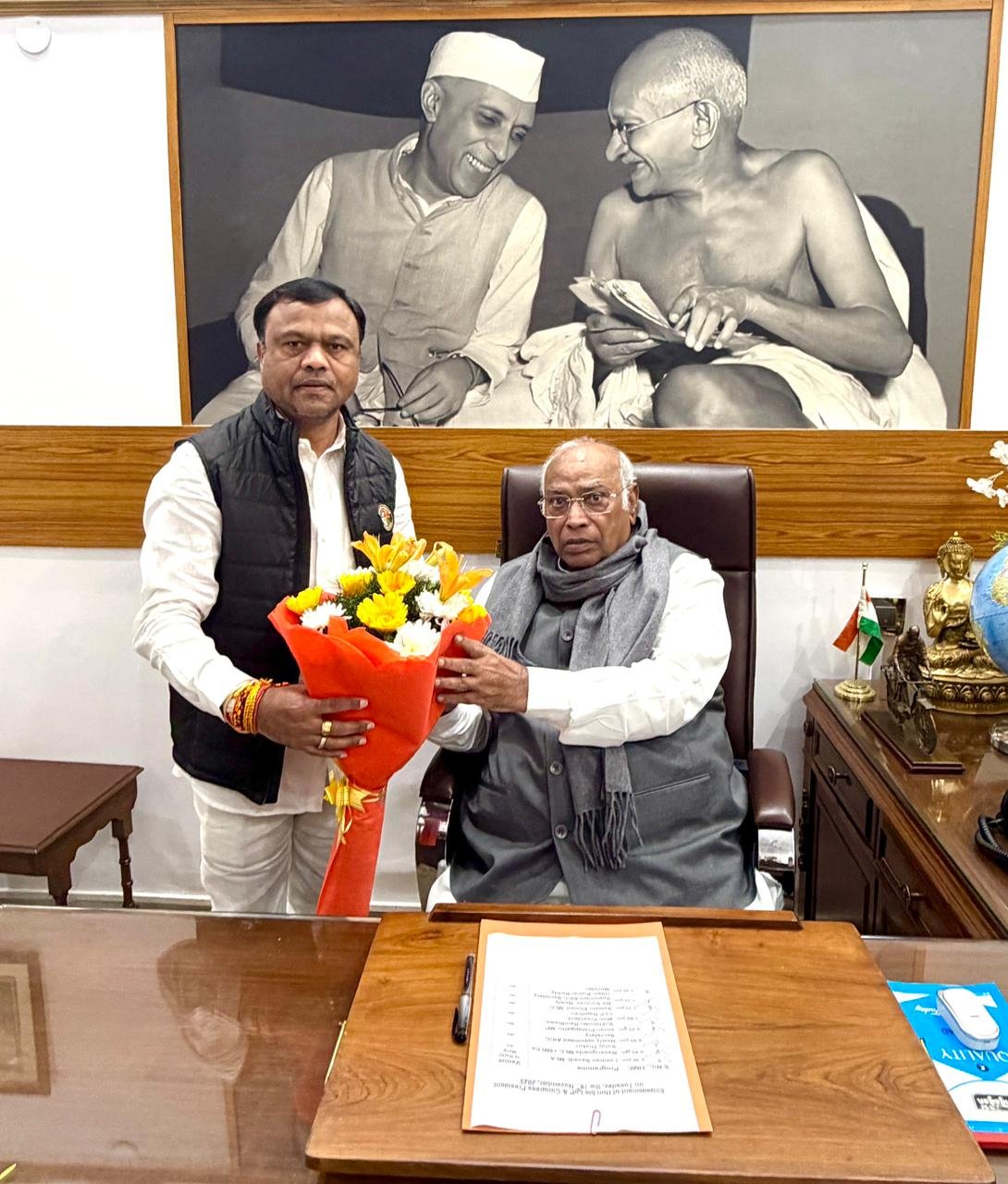 पीसीसी अध्यक्ष दीपक बैज ने मल्लिकार्जुन खड़गे से की मुलाकात