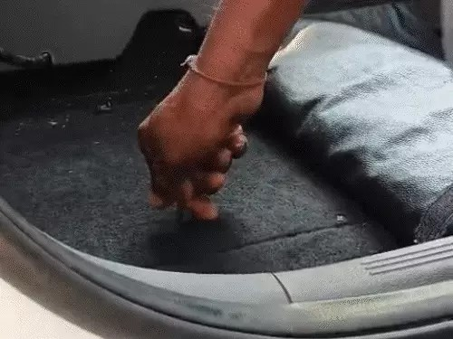 महाराष्ट्र-पासिंग कार के सीक्रेट चैंबर से मिले 3 करोड़:रायपुर से नागपुर ले जा रहे थे, चेकिंग में पकड़ाए, नोट गिनने की मशीन मंगवानी पड़ी