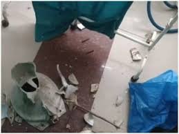 टॉयलेट में प्रसव के दौरान नवजात कमोड में फंसा: अंबिकापुर मेडिकल कॉलेज में 1 घंटे की मशक्कत के बाद बच्चे को निकाला गया, वेंटिलेटर पर हालत गंभीर