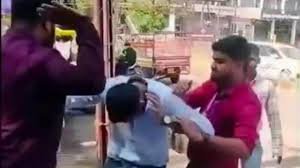 बिलासपुर में आचार्या कोचिंग के कर्मचारियों ने शिक्षक को बीच सड़क पर पीटा, विरोध के बाद दोनों आरोपी बर्खास्त