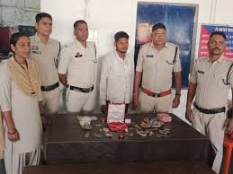सारंगढ़ में लूट का फरार आरोपी गिरफ्तार: 5 लाख के सोने-चांदी के जेवर और नगदी बरामद, दो साथी पहले ही जा चुके जेल