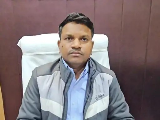 खैरागढ़ CMO कोमल ठाकुर निलंबित:बकायेदारों को कम कीमत पर दुकाने आवंटित की; 65 लाख राजस्व का नुकसान हुआ