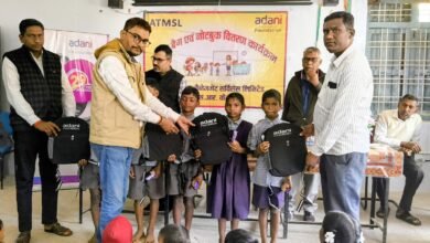 बाल दिवस पर मुस्कान की सौगात – चकेरी के छह शासकीय विद्यालयों में 300 विद्यार्थियों को मिले नए स्कूल बैग