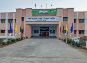 धमतरी: छात्रावास में 12 वीं के छात्र ने लगाई फांसी, घटना के बाद मचा हडकंप; परिजनों ने आत्महत्या पर जताया संदेह