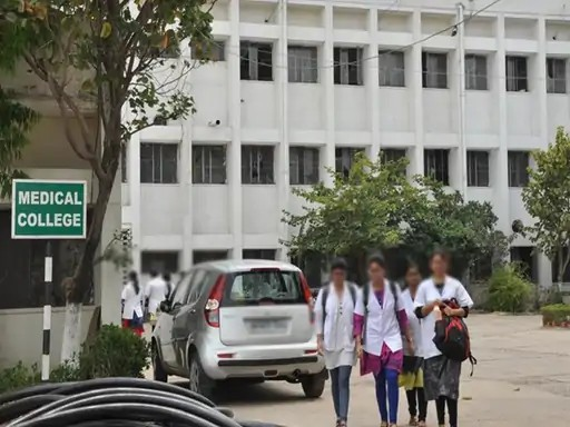 NEET-PG के लिए 25 लाख होने अनिवार्य:कई स्टूडेंट्स अपनी सीट छोड़ने को मजबूर, स्वास्थ्य मंत्री बोले- नियमों में बदलाव के लिए प्रक्रिया शुरू