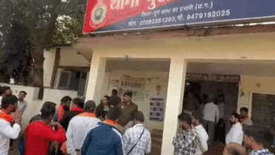 महिला बोली- पुलिसवाले ने प्राइवेट-पार्ट को छुआ:जेल में बंद बेटे को छुड़ाने सेक्स की डिमांड; हिंदू संगठन ने घेरा थाना, SSP ने किया सस्पेंड