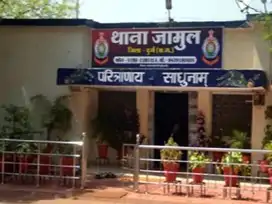 भिलाई में अमानवीय करतूत:खंडहर की सीढ़ियों पर ठंड से ठिठुरती मिली नवजात बच्ची, रोने की आवाज सुनकर लोगों ने पुलिस को दी सूचना