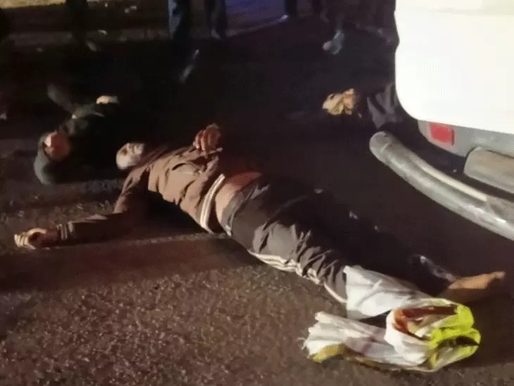 कोंडागांव में खड़े ट्रक में घुसी स्कॉर्पियो, 6 की मौत:मूवी देखकर लौट रहे थे, 3 गंभीर, 2 परिवार के 11 लोग थे सवार