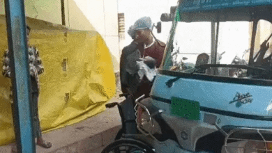 कोरबा में परिजन बोले-टाइम पर नहीं पहुंची एम्बुलेंस, अधिकारी ने कहा-कार्रवाई करेंगे;अंबिकापुर में फर्श पर डिलीवरी