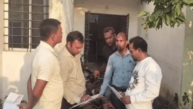 सक्ती में तहसीलदार-CMO समेत 18 घरों के बिजली कनेक्शन कटे:4 साल से बिना मीटर चला रहे थे; 2 दिन के अंदर भरना होगा बकाया-बिल
