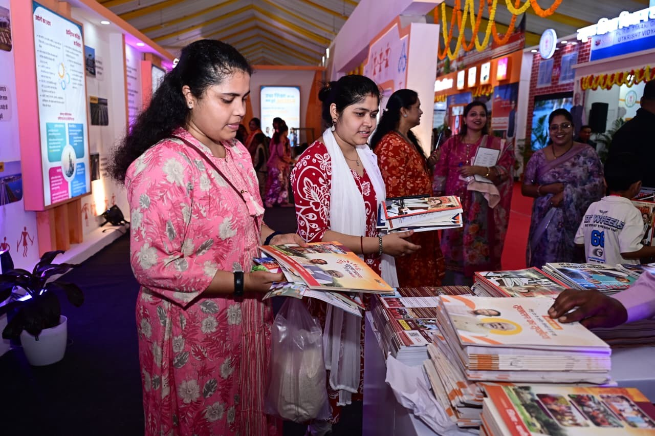 लोगों ने जनसम्पर्क विभाग की फोटो प्रदर्शनी को सराहा, राज्य की उपलब्धियों और योजनाओं की दिखी झलक… लोगों ने जनसम्पर्क विभाग की फोटो प्रदर्शनी को सराहा, राज्य की उपलब्धियों और योजनाओं की दिखी झलक…