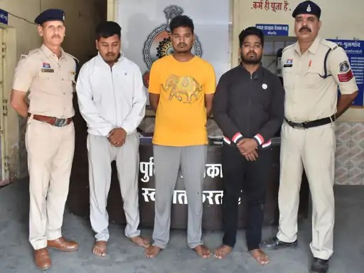 ईसाफ बैंक के 85 लाख रुपए गबन का मामला:दुर्ग में 3 और आरोपी गिरफ्तार; अब तक 9 आरोपी पहुंचे जेल ईसाफ बैंक के 85 लाख रुपए गबन का मामला:दुर्ग में 3 और आरोपी गिरफ्तार; अब तक 9 आरोपी पहुंचे जेल