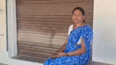 कांकेर में आंगनबाड़ी सहायिका ने अपनाया ईसाई धर्म:ग्रामीणों ने बच्चों को भेजना किया बंद, 15 दिनों से लटका ताला; मूल धर्म वापसी की मांग