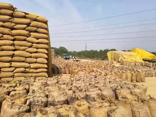 धान के अवैध परिवहन रोकने 10 अंतरराज्यीय चेक पोस्ट:रायगढ़ में 4 टीमों की तीन पालियों में ड्यूटी, 24 घंटे रखेंगे निगरानी