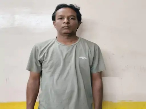 रायपुर में 6 महीने से फरार कंपनी मैनेजर गिरफ्तार:कंपनी के 15 लाख खुद के बैंक खाते में ट्रांसफर करवाए; धोखाधड़ी मामले में शिकायत रायपुर में 6 महीने से फरार कंपनी मैनेजर गिरफ्तार:कंपनी के 15 लाख खुद के बैंक खाते में ट्रांसफर करवाए; धोखाधड़ी मामले में शिकायत